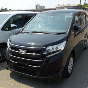 🚐 TOYOTA NOAH (2021)
